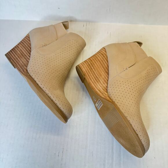 DV by Dolce Vita Gerdy Bootie - Beige NEW Size 9 - Picture 4 of 11